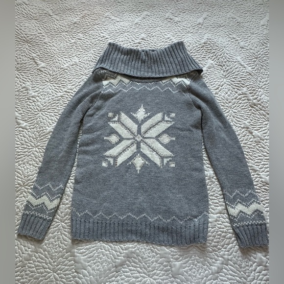 Gray Sequined Snowflake Sweater size small - Picture 2 of 7